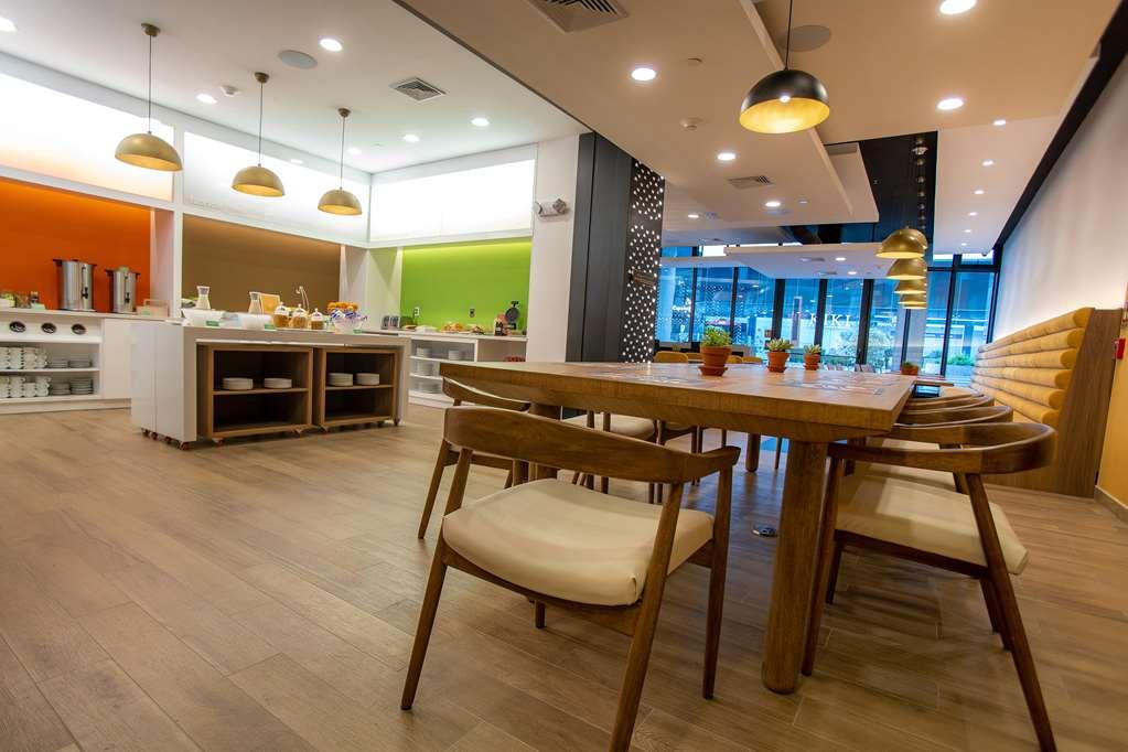 Hampton By Hilton Quito La Carolina Park酒店 餐厅 照片
